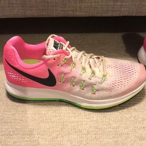 Women’s Nike Pegasus 33 Running Shoe